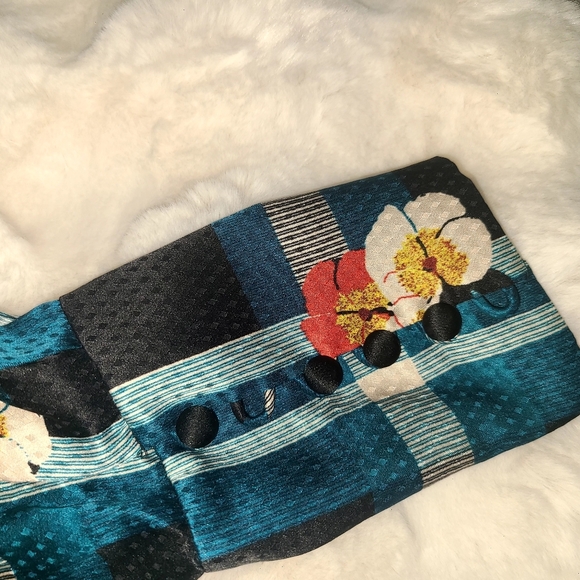 Diane Von Furstenberg silk Wrap Blouse with Notched Collar - Picture 15 of 15